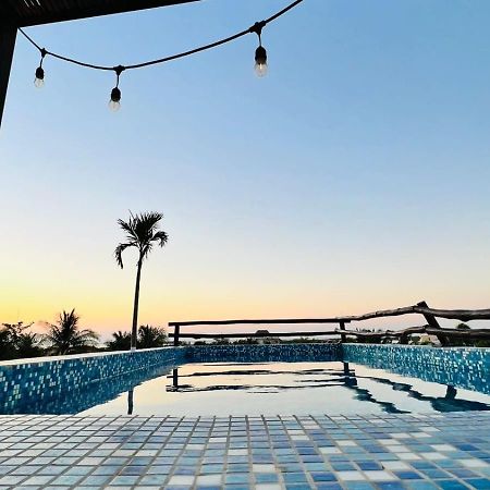 Hotel Mayari Holbox Exteriér fotografie Rooftop pool at the hotel