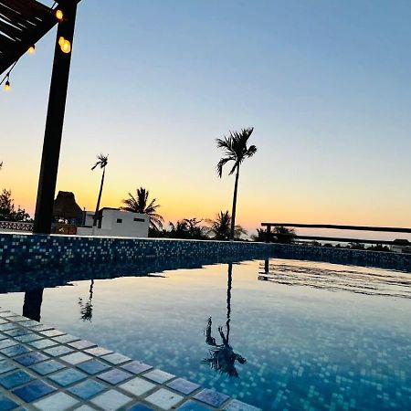 Hotel Mayari Holbox Exteriér fotografie Sunset at the pool