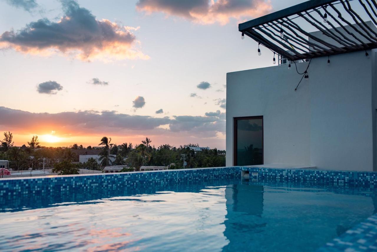 Hotel Mayari Holbox Exteriér fotografie Rooftop pool at the Hotel Habitas Tulum
