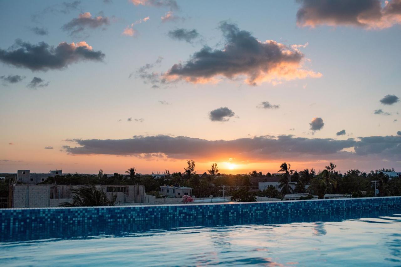 Hotel Mayari Holbox Exteriér fotografie Sunset over Tulum
