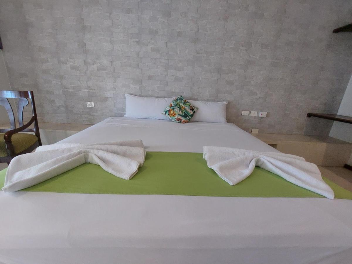 Hotel Mayari Holbox Exteriér fotografie A bed with a duvet cover