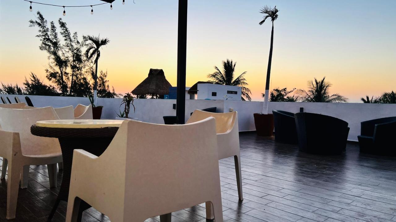 Hotel Mayari Holbox Exteriér fotografie Rooftop bar in Tulum