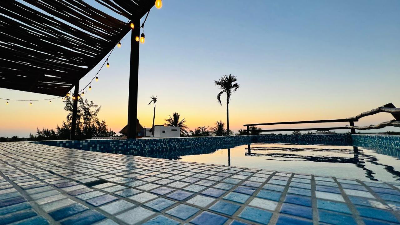 Hotel Mayari Holbox Exteriér fotografie Sunset at the pool